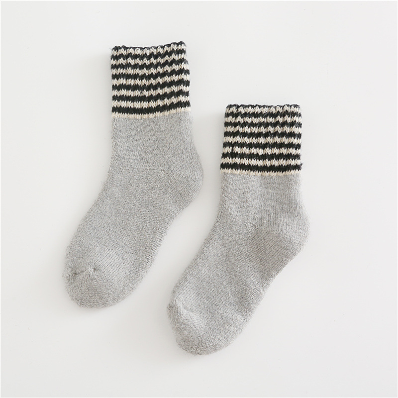 Plus Velvet Warm Autumn Winter Socks Female Thick Wool Socks Terry Towel Striped Cashmere Socks Long Crew Socks Winter Wholesale Fluffy Fuzzy Socks